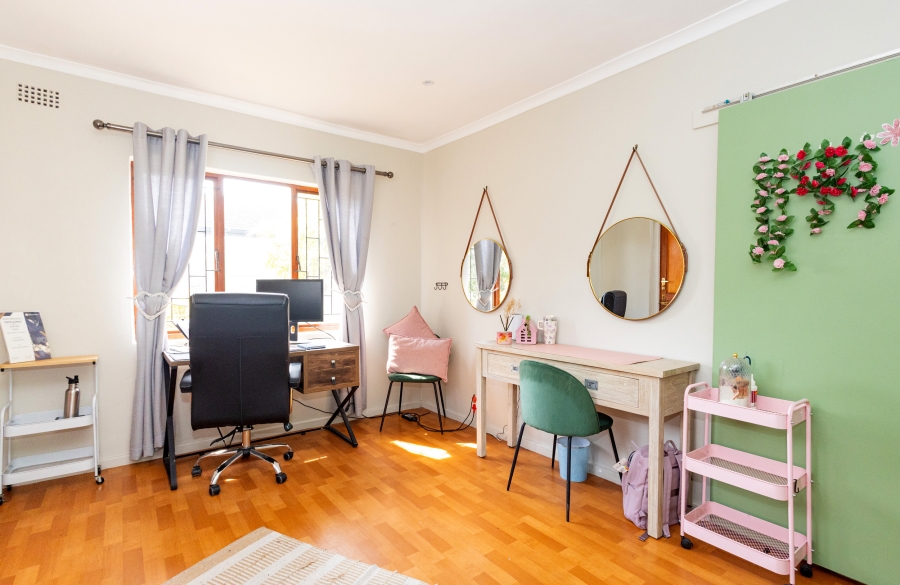 4 Bedroom Property for Sale in Stellenridge Western Cape